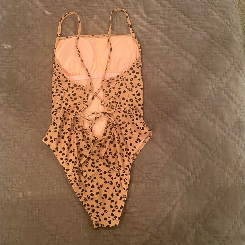 Bathing suit - Picture 2 of 3